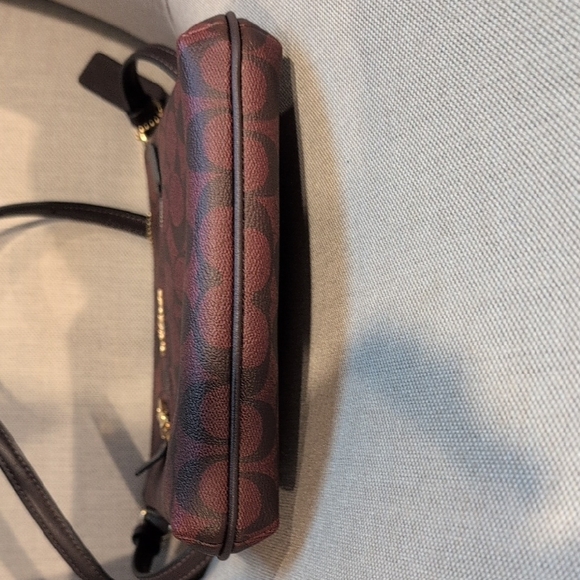 Coach Brown Crossbody Bag with Signature Style - Picture 7 of 7